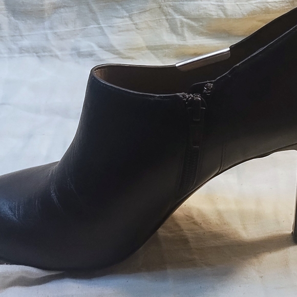 Coach heels size 7.5 - Picture 6 of 11